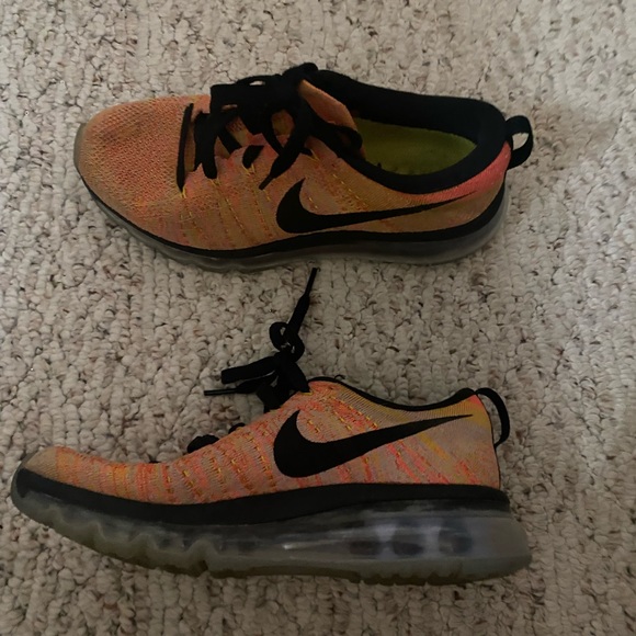 Nike shoes - Picture 3 of 5